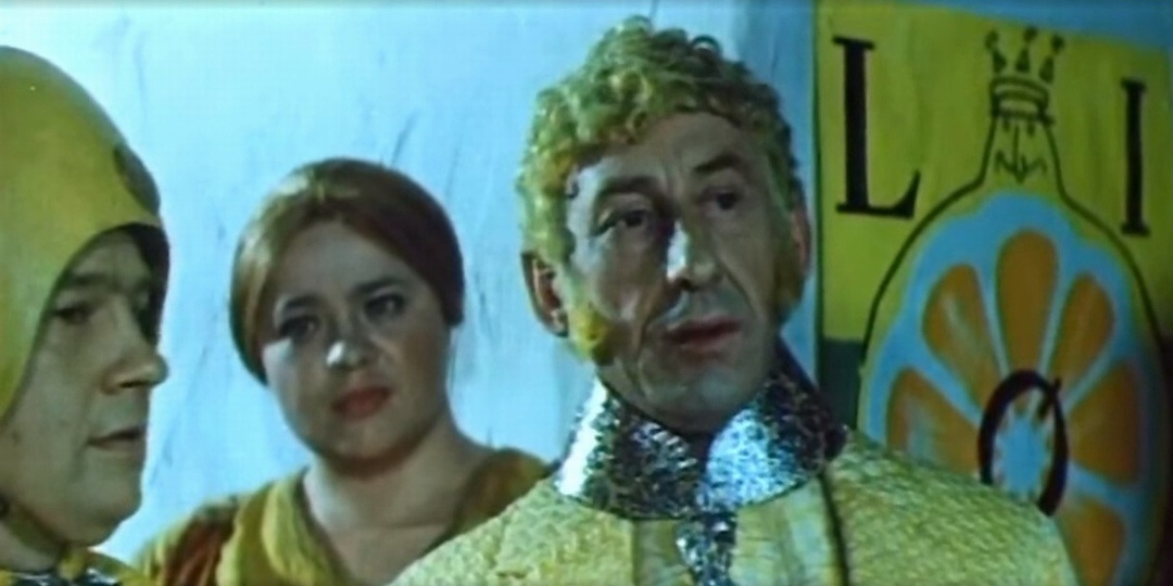 Схватка лука и лимона под радужным флагом