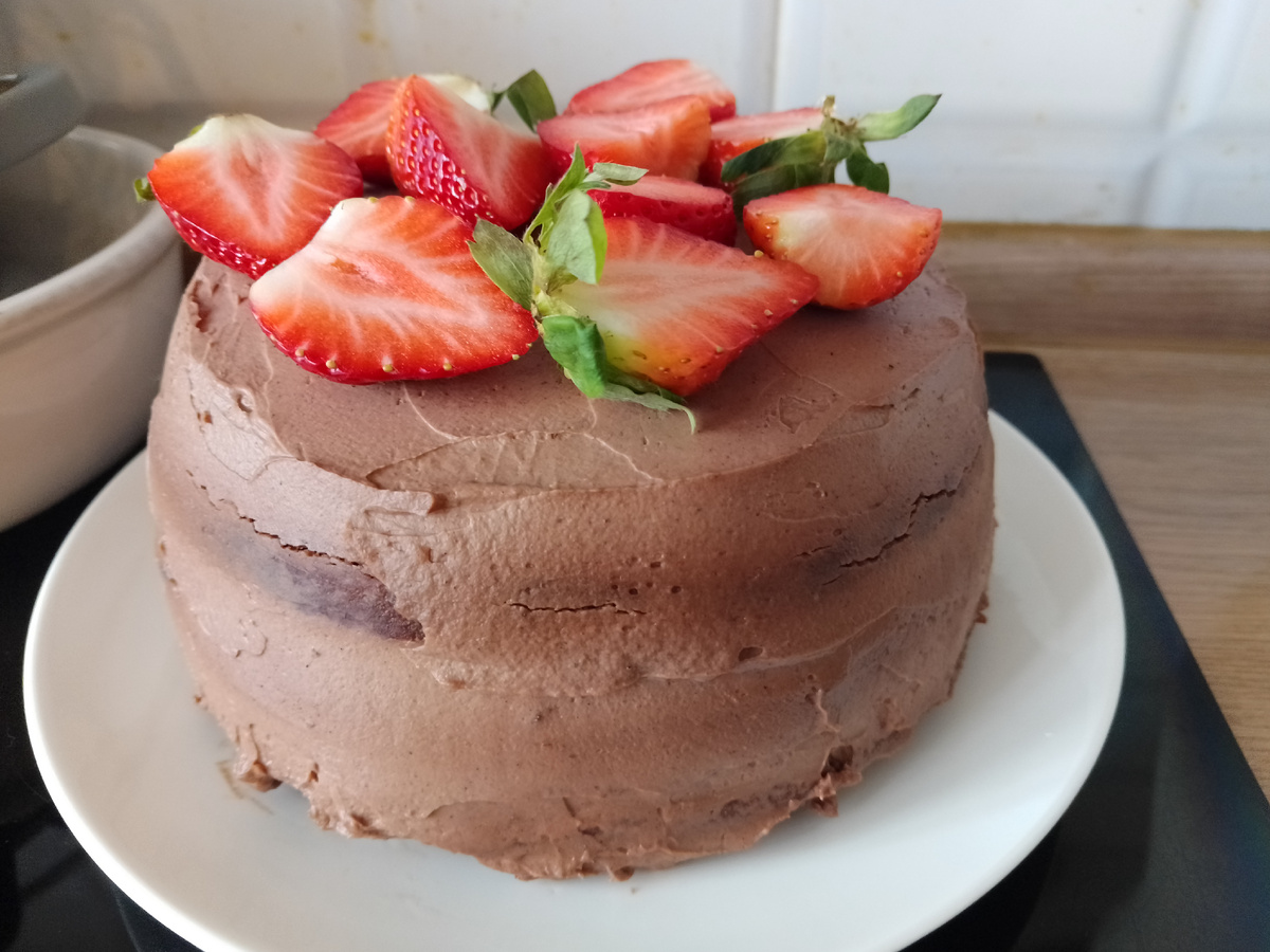 Фото автора младшая дочка испекла торт