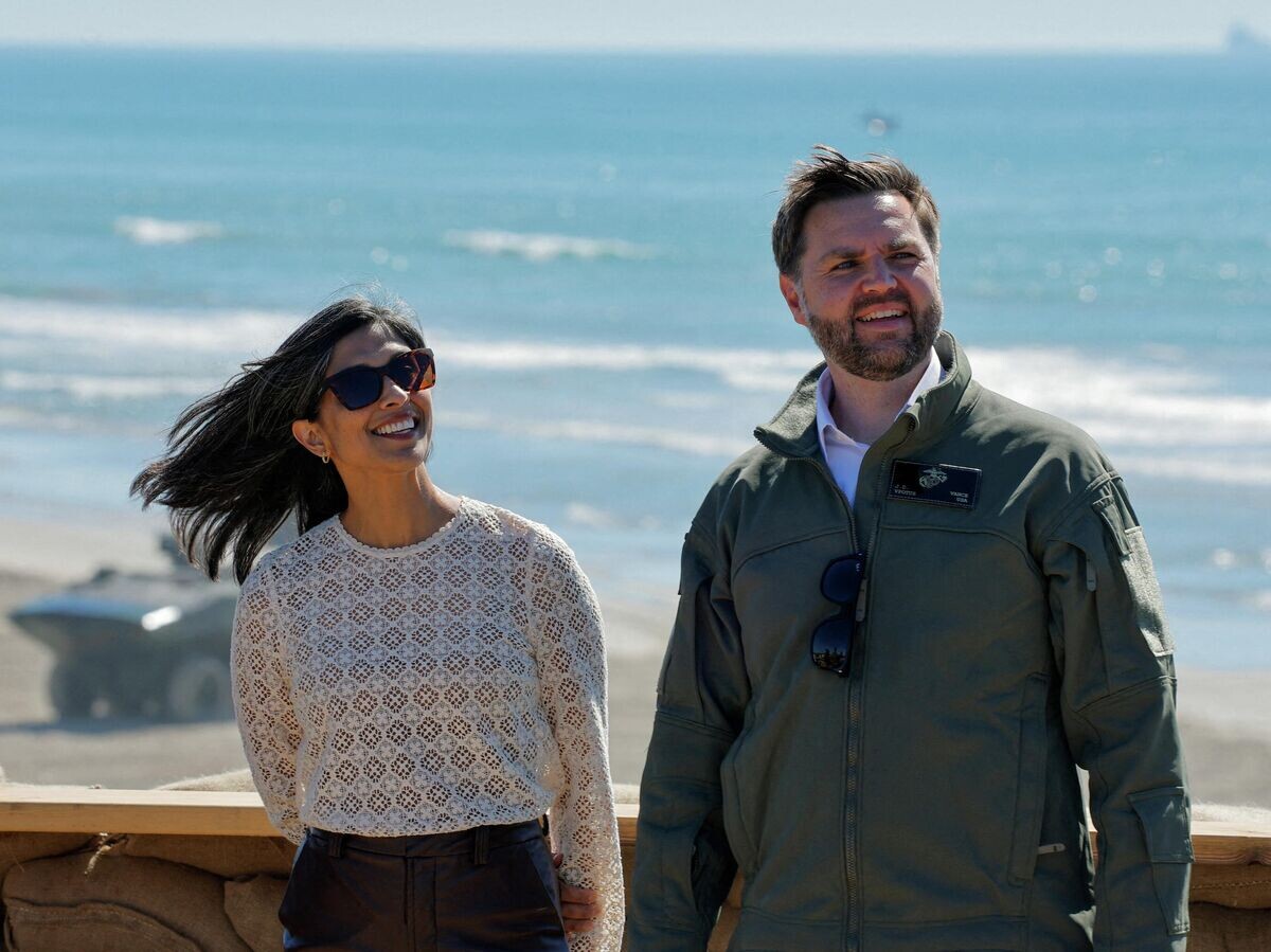    Вице-президент США Джей Ди Вэнс и Уша Вэнс | © REUTERS / Mike Blake