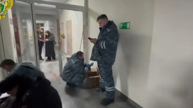    15-летний подросток в Уфе напал на студентов, ранил полицейских, а потом попытался покончить с собой