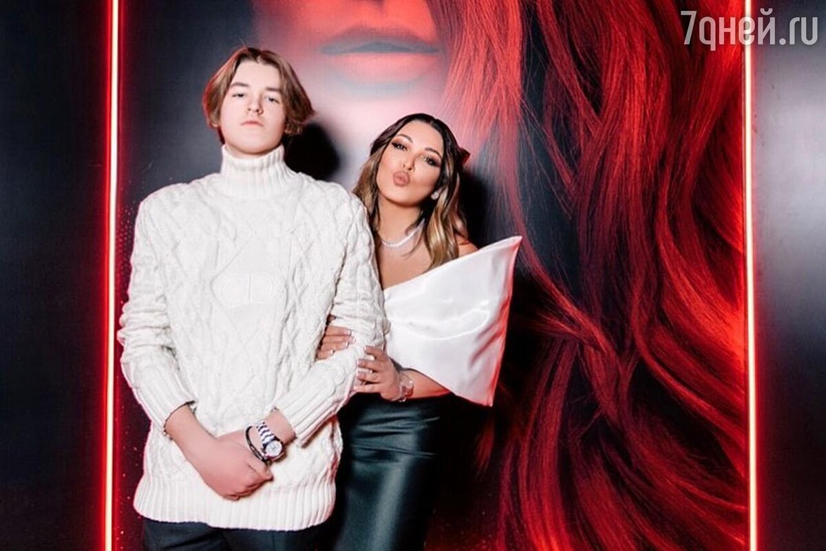    Ирина Дубцова с сыном Артемом Социальные сети