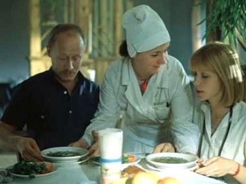    Виктор Проскурин, Татьяна Захарова, Вера Глаголева Кадр из фильма «Выйти замуж за капитана», 1985 г.