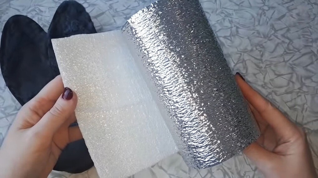 Вырежьте стельку из материала. / Фото: hotelshot.ru