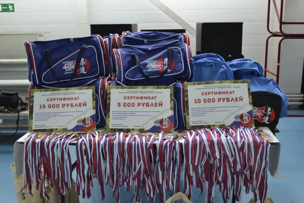     Более 400 борцов из 7 регионов: в Волжском прошло Открытое первенство города по дзюдо
