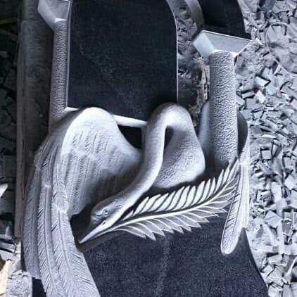 Элемент надгробия с лебедем