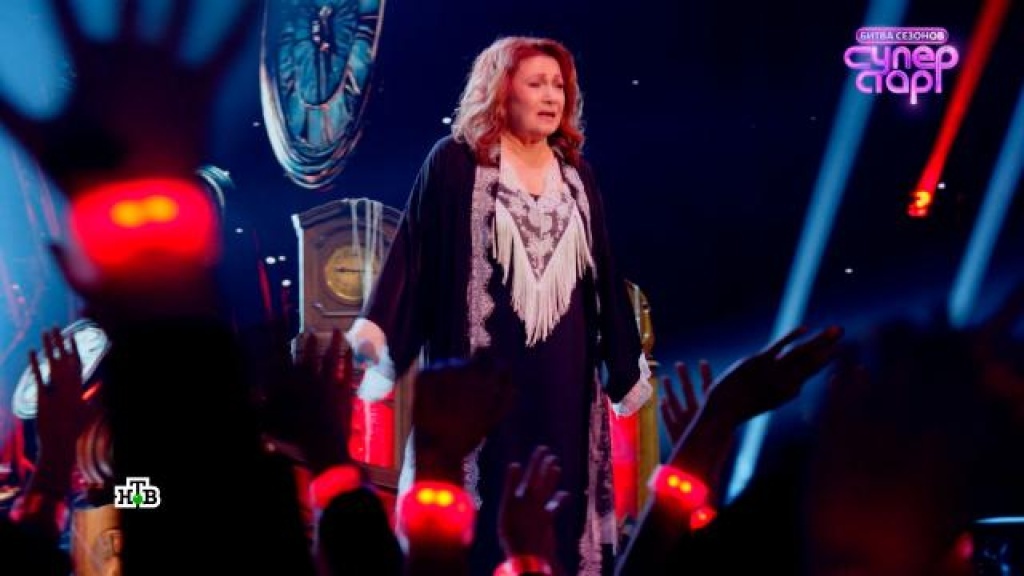      «Ксюша-хулиганка»   : певица Георгиади упала со сцены, лишив всех дара речи