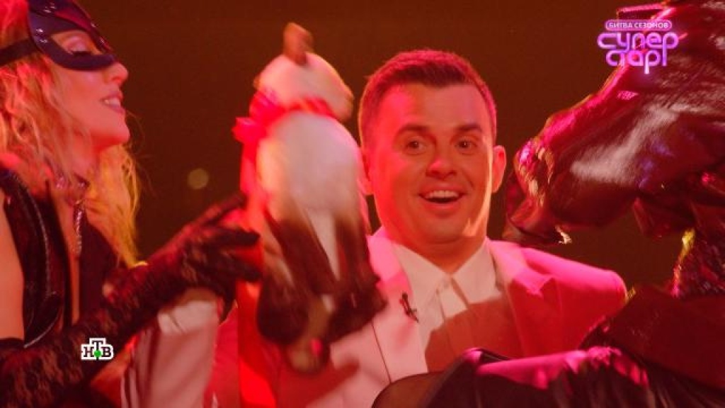  Кирилла Туриченко уложили на диван в шоу 