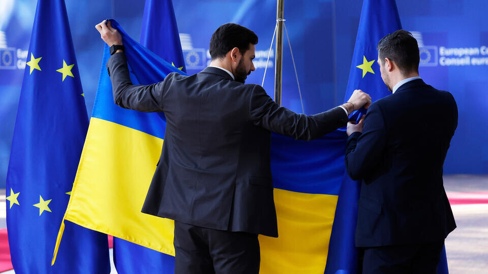     Британский офицер призвал Киев и Европу выполнить требования России по Украине Omar Havana/AP/TASS