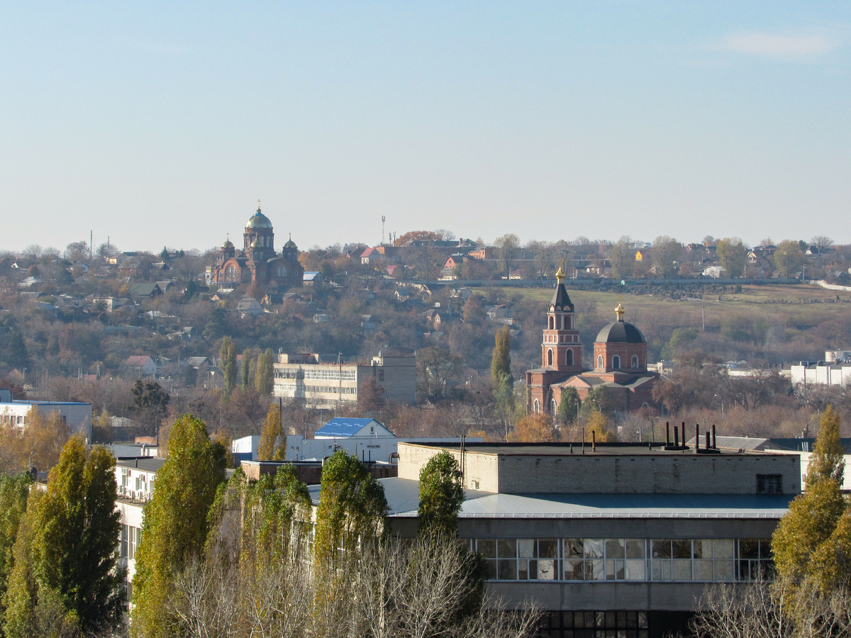  Вид на район Лысая Гора с  района Ивановки . архив , wiki 