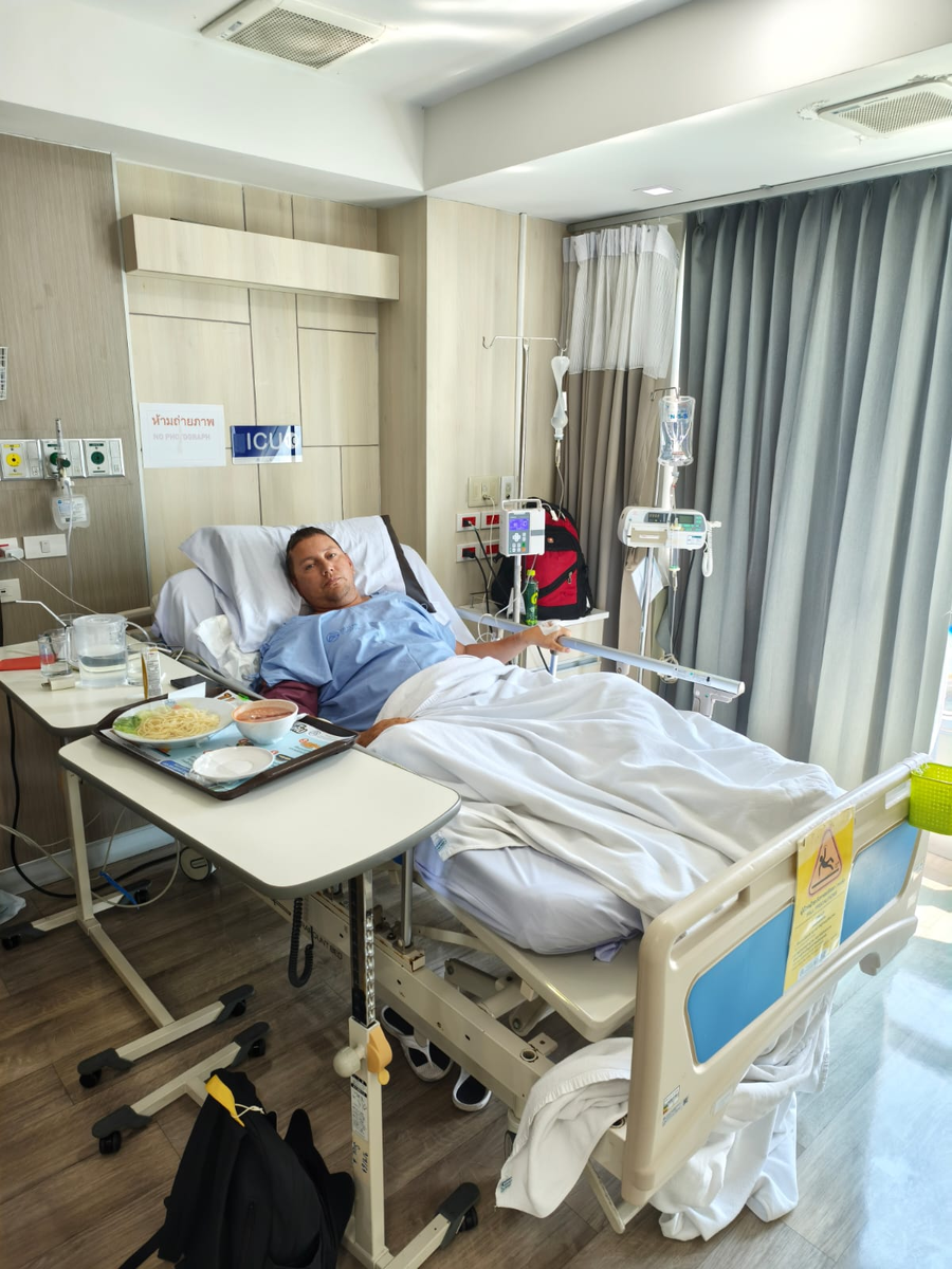 Легко отделался, но два месяца придется лежать. 