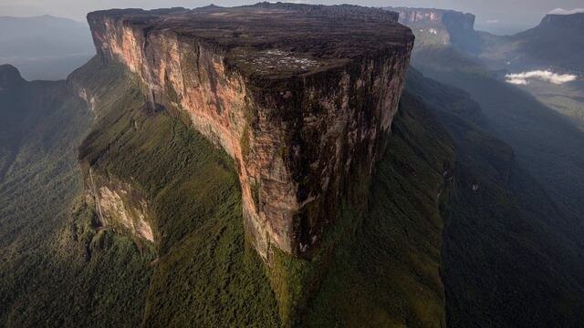 Гигантский пень или космодром пришельцев? Поднялся на Рорайму, чтобы увидеть всё своими глазами