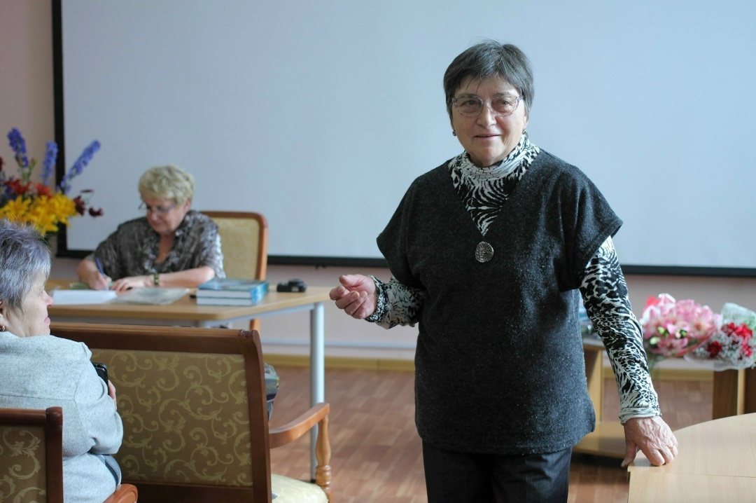 Нина Рейш в Центральной городской библиотеке Краснотурьинска. Источник: просторы интернета