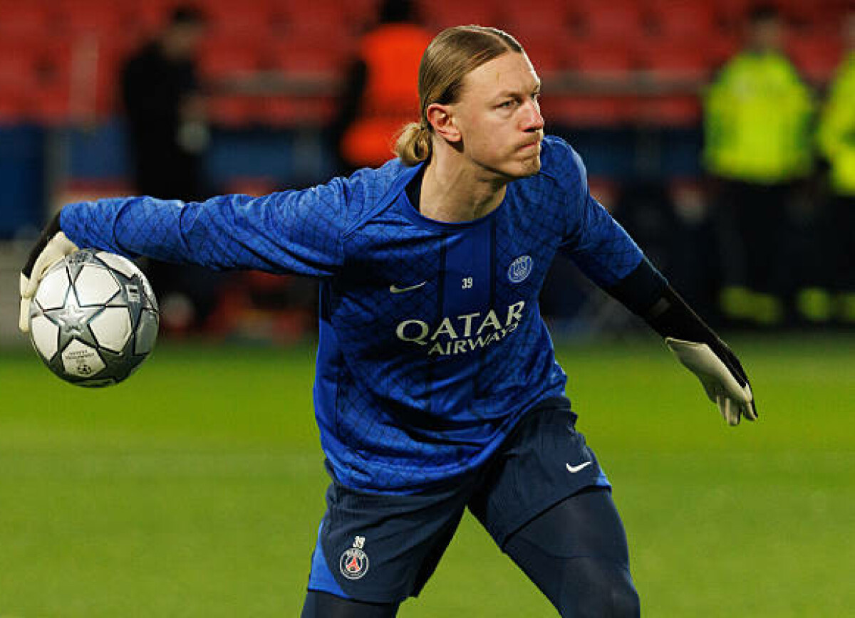     Tribuna (Франция): фаны «ПСЖ» уверены, что в матче с «Марселем» должен играть Сафонов, а не Шевалье