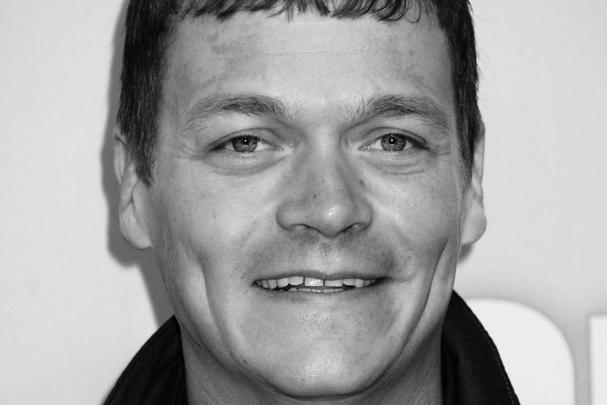     Умер в 47 лет от тяжелой болезни на глазах жены фронтмен рок-группы 3 Doors Down Брэд Арнольд