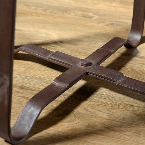 Каждая деталь, от грубых сварных швов до следов патины, несёт в себе историю.