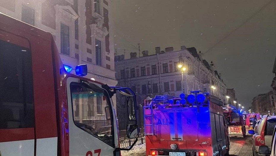    Пожар на Моховой, 28 в Петербурге Автор фото: 78.ру