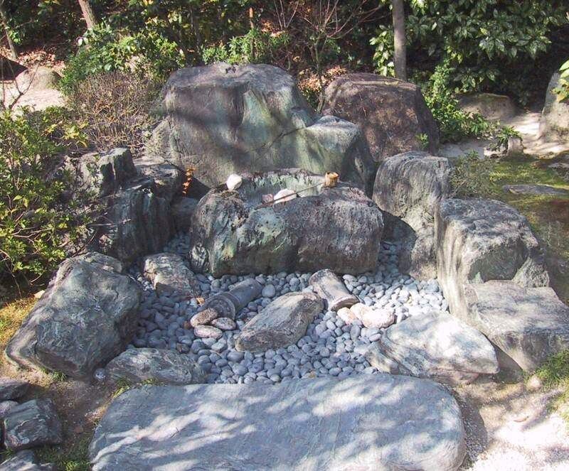 Двойной суйкинкуцу в крепости Ивасаки, Ниссин, Аити