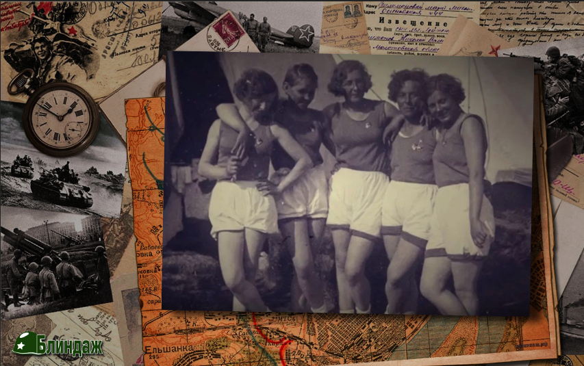 Вторая справа - Нина Петрова