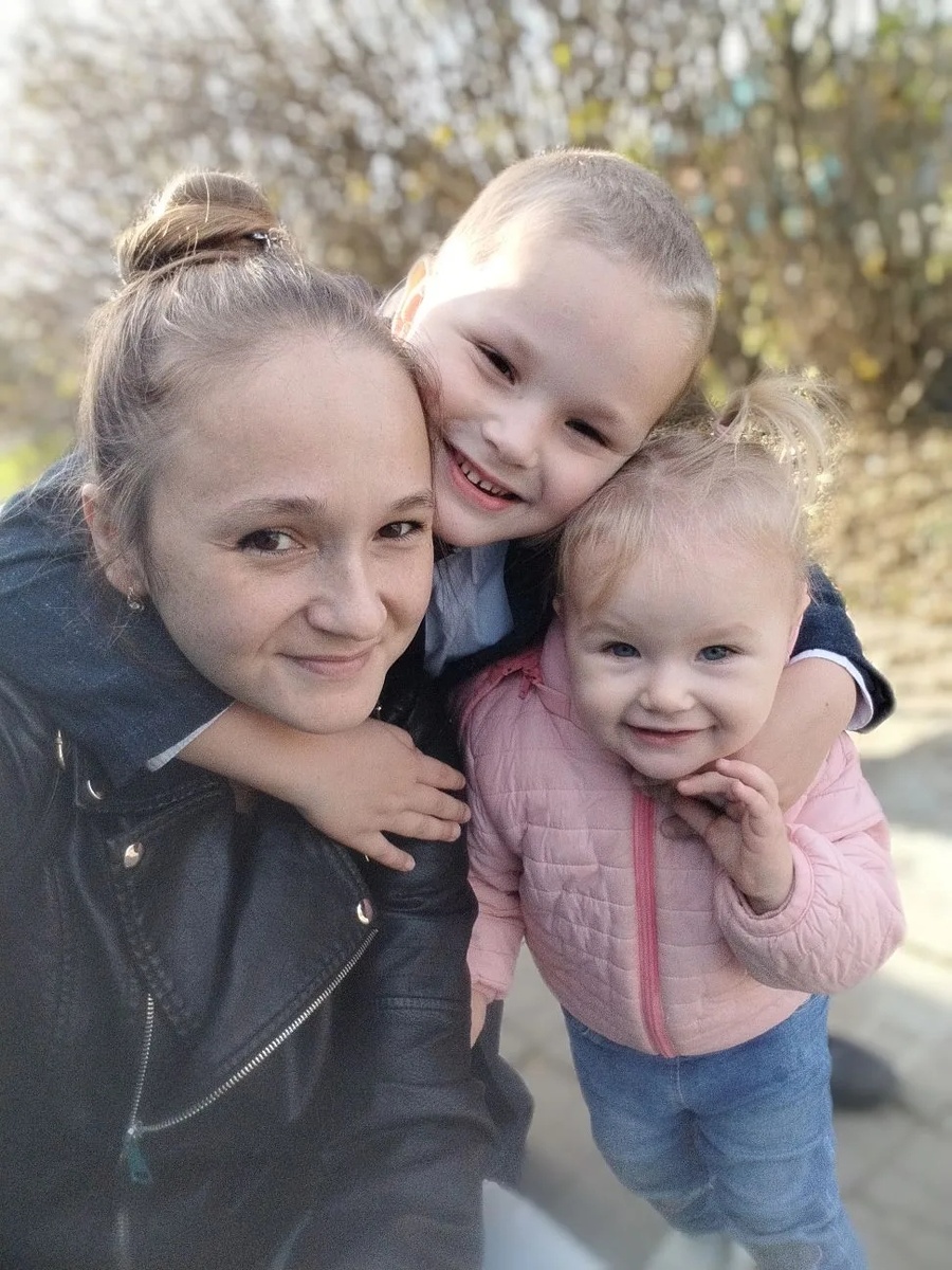    34-летняя Василиса Румянцева убедилась в важности планирования беременности. Рядом с ней – главный результат: сын Тимофей и дочь Мария. В этом году ее детишкам исполнится 7 лет и 2 года / фото из архива Румянцевой