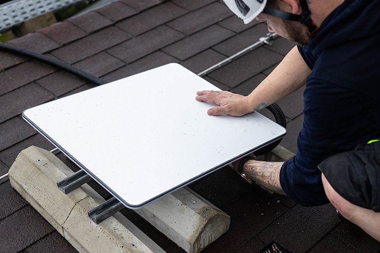    «В ситуации с отключением Starlink ВС РФ приятно удивили. Почти ни у кого не возникло проблем с развертыванием БШПД, прокладкой полевки и прочими «связистскими приблудами“».   
Фото: © Philipp von Ditfurth / dpa / www.globallookpress.com