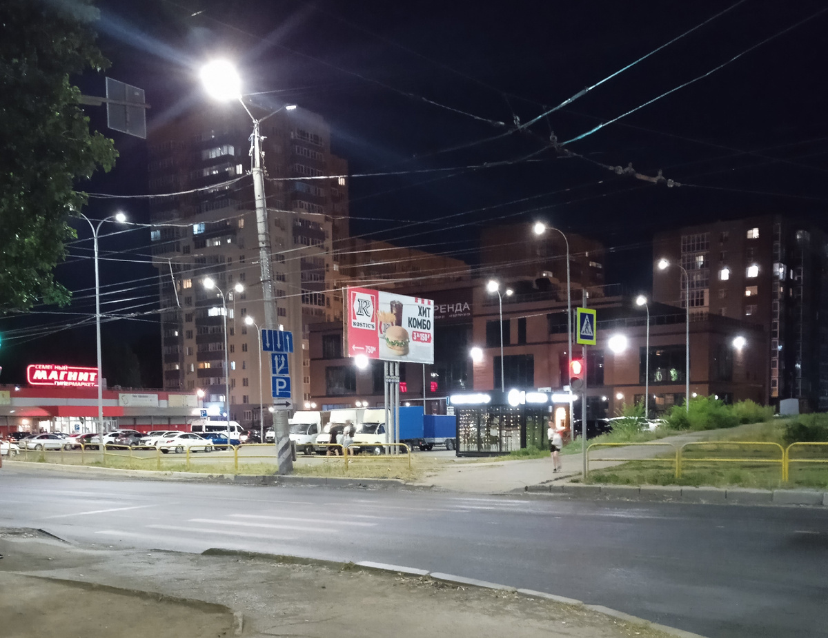 Тольятти, Центральный район, пересечение улиц Мира и Победы. Фото автора