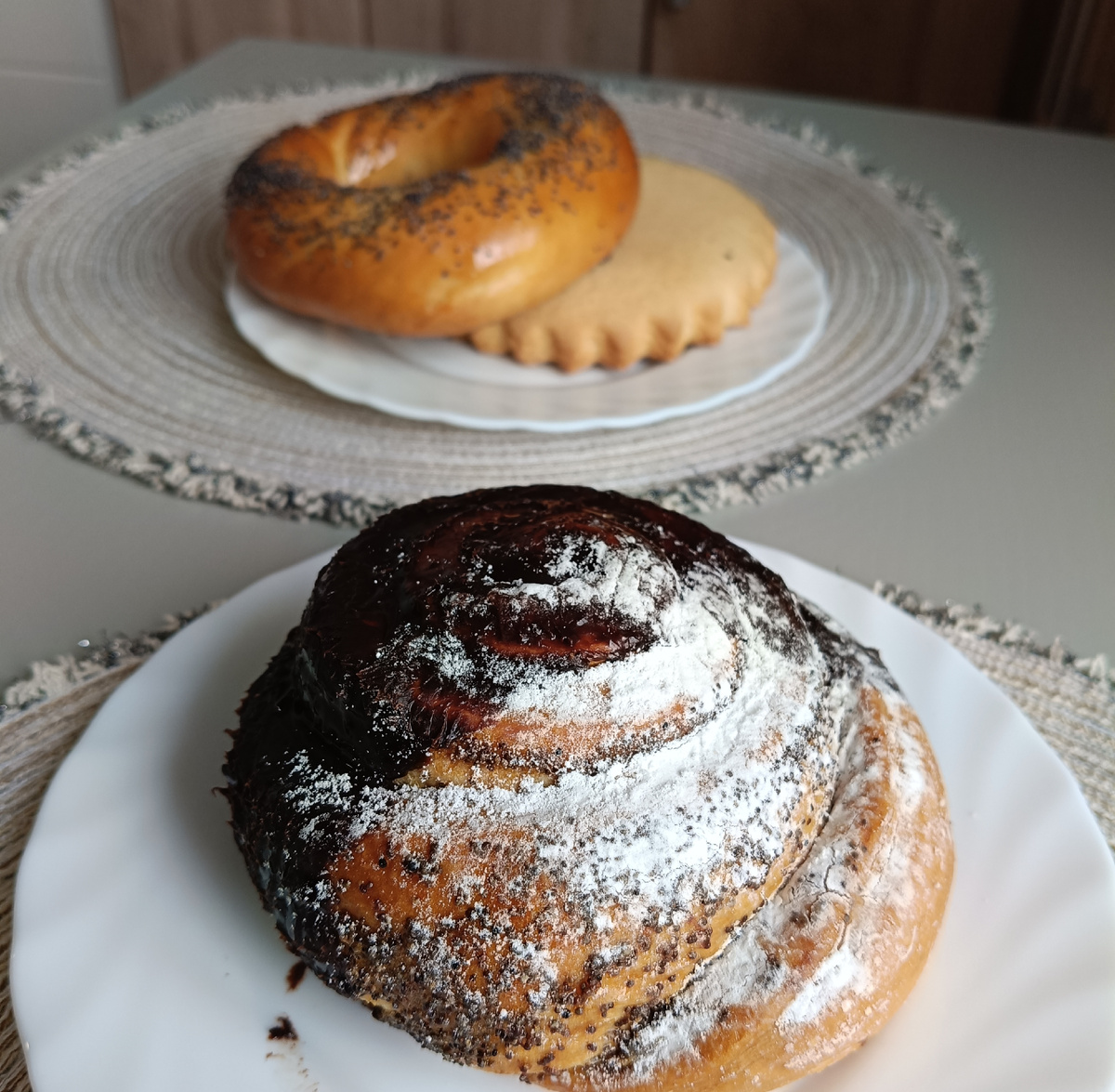 Крендель с маком