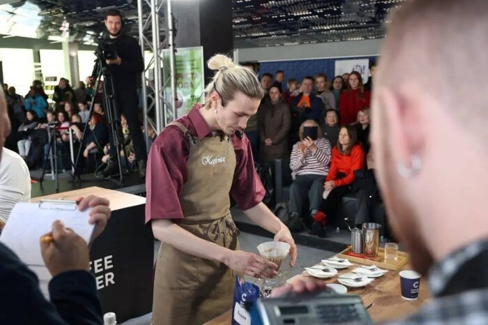   Профессиональные соревнования работников кофеен собрали многочисленных зрителей / телеграм-канал Дмитрий Демешин