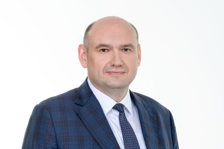    Евгений Солнцев поздравил научное сообщество Оренбуржья с Днём российской науки «О»