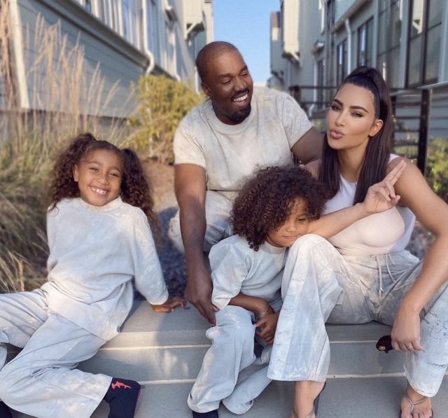    Норт Уэст, Канье Уэст, Сейнт Уэст, Ким Кардашьян. Фото: @kimkardashian (Instagram*)