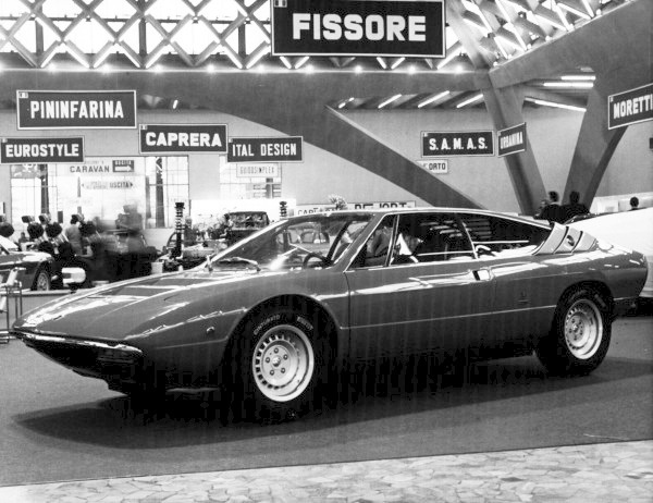 Прототип Lamborghini Urraco на автосалоне в Турине. Обратите внимание на поднимающиеся фары, расположенные дальше от передней кромки машины, чем у серийных экземпляров - эта особенность осталась и на машине Уоллеса.