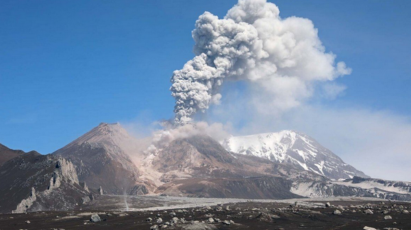    © Photo : Институт вулканологии и сейсмологии ДВО РАН, KVERT / Ю. Демянчук