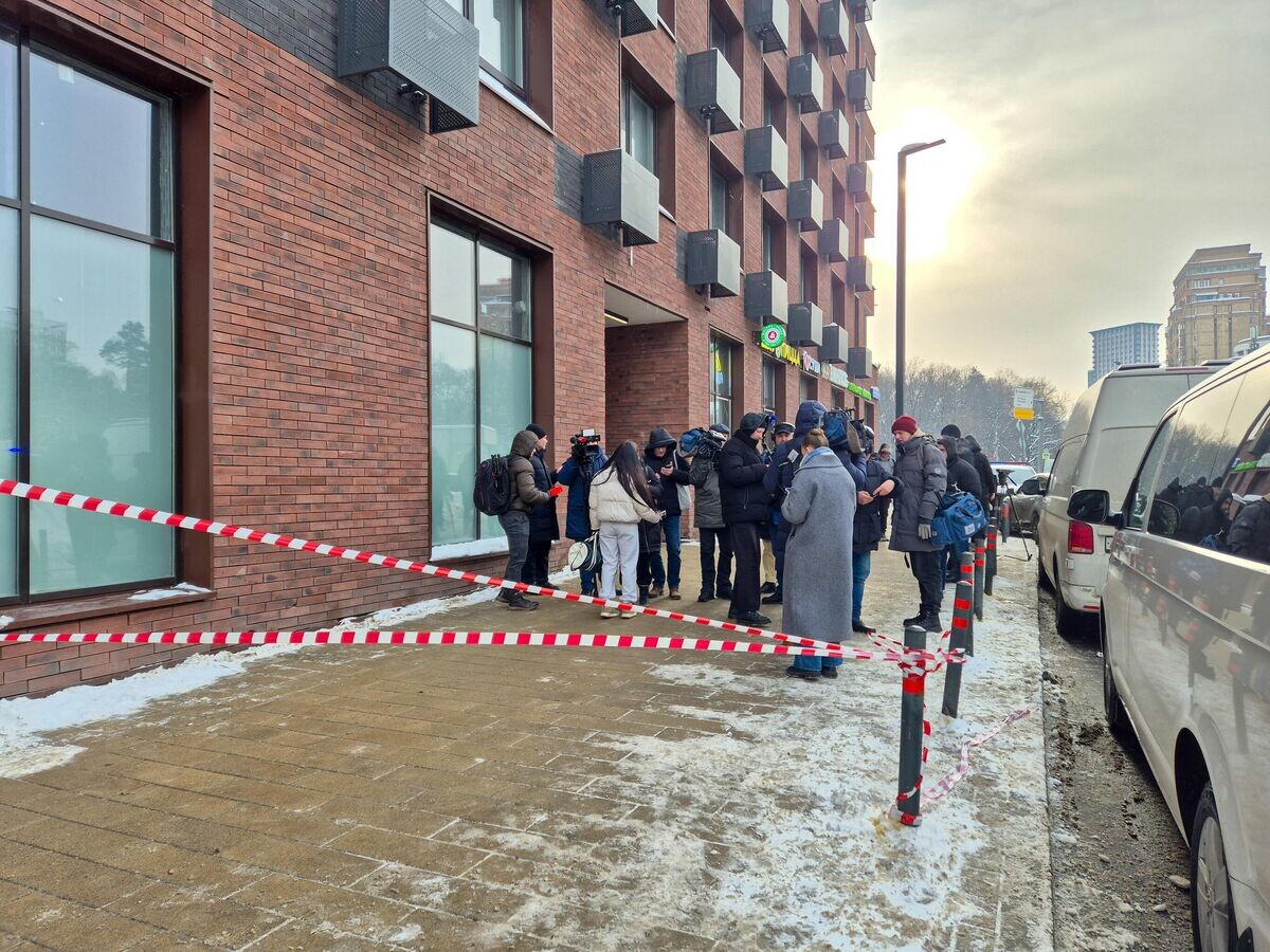    Обстановка у дома на Волоколамском шоссе в Москве, где произошло покушение на генерал-лейтенанта Алексеева | © АГН "Москва"