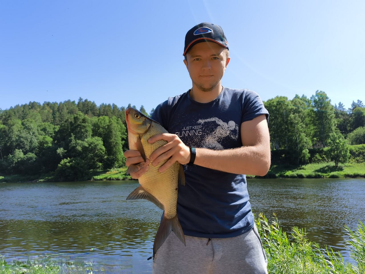 Лещ, река белая.