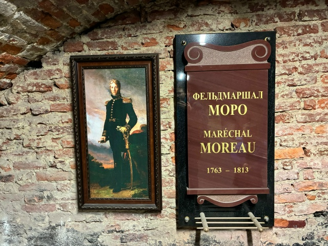 Фото: гробница генерала Моро в крипте Базилики Святой Екатерины, Санкт-Петербург