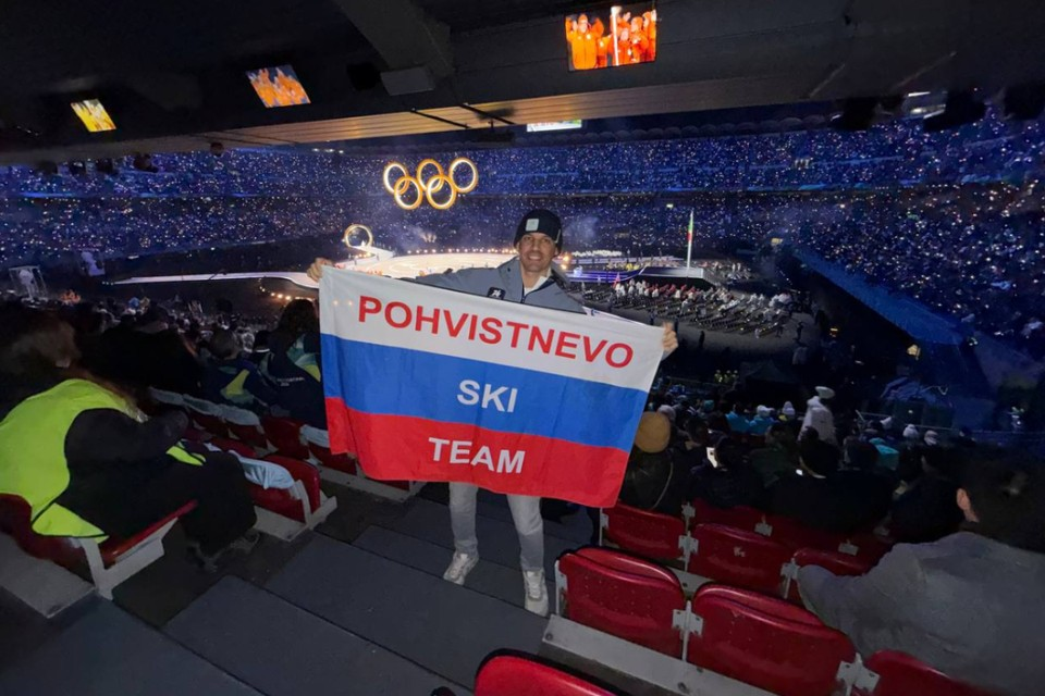 Новосибирец сделал фото с российским флагом и неожиданно стал звездой соцсетей. Фото: Александр Стаценко, предоставлено героем публикации