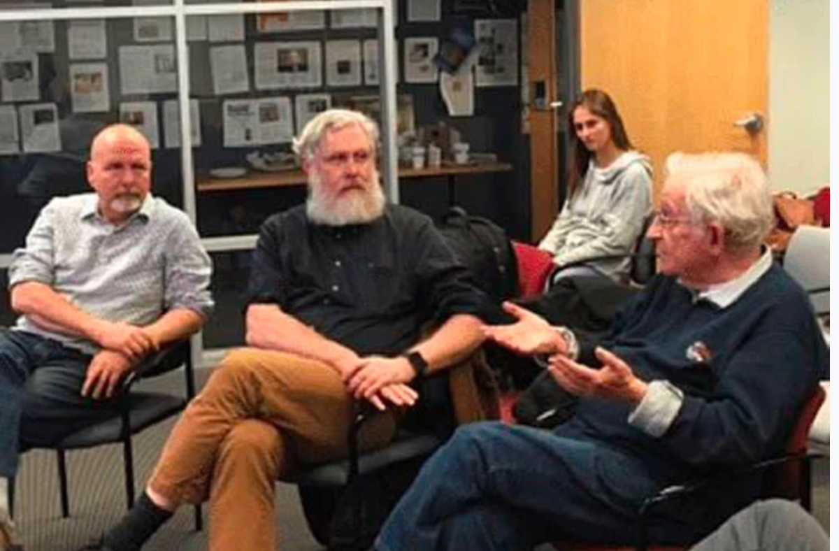 Джеффри Эпштейн брал с собой Карину на собрания с друзьями учёными.