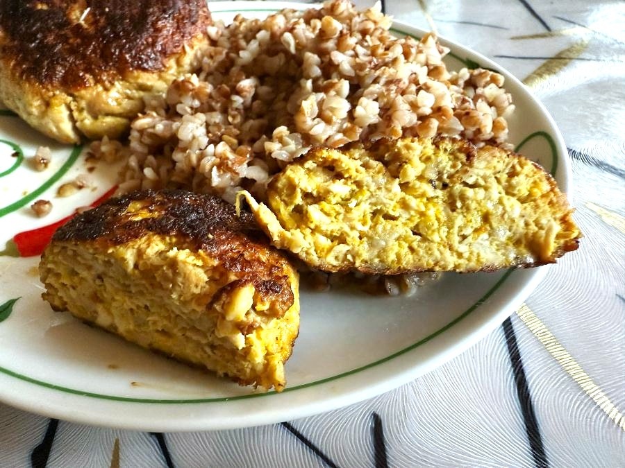 котлеты внутри бледного желтого цвета от солнечной тыквы