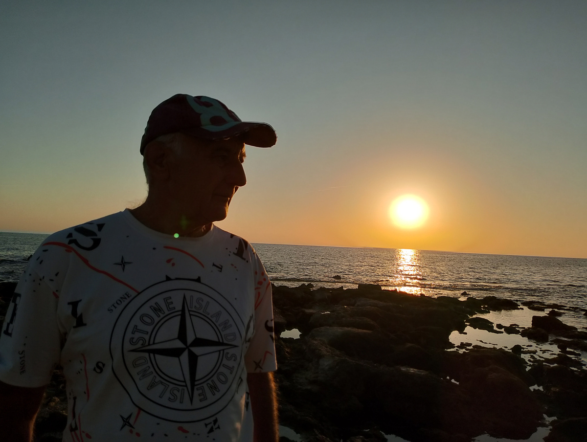 "Терпение - высшая добродетель". Знаете, сколько я ждал, пока Солнце утонет в море?..