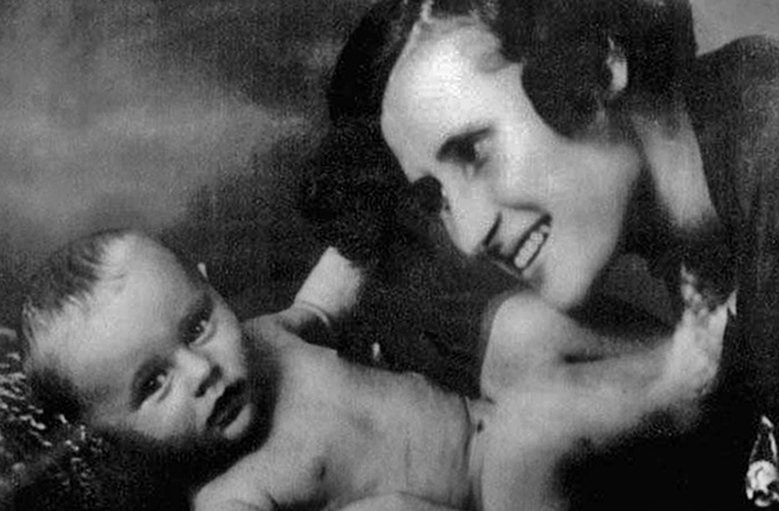 С мамой Эмилией Лазаревной