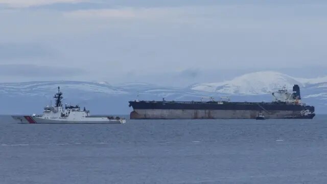 США захватили танкер Marinera в январе за перевозку венесуэльской нефти в обход санкций. Российский флаг за кормой Marinera не остановил американцев, что ободрило европейцев на более решительные действия против сомнительных судов на Балтике и в Средиземноморье
