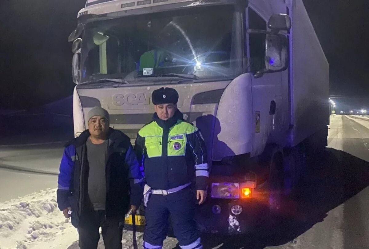   Тюменские автоинспекторы помогли дальнобойщику из Казахстана