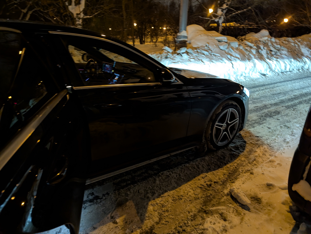 такси от друзей забирал нас Мерседес S класс