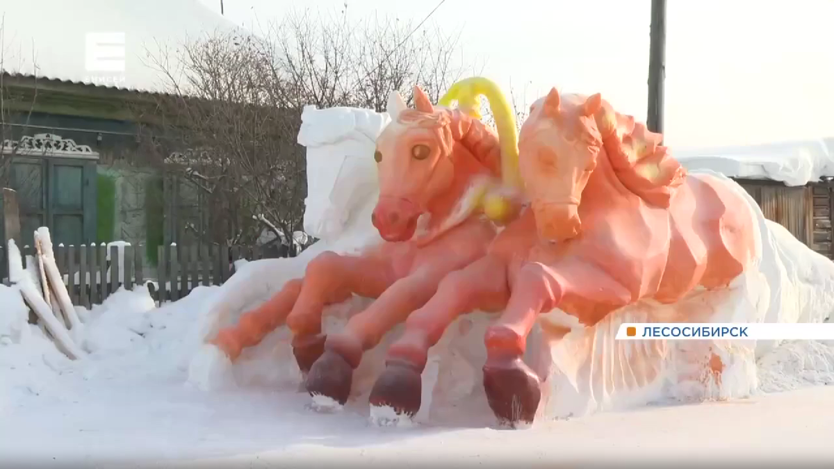     Житель Лесосибирска создает удивительные скульптуры из снега