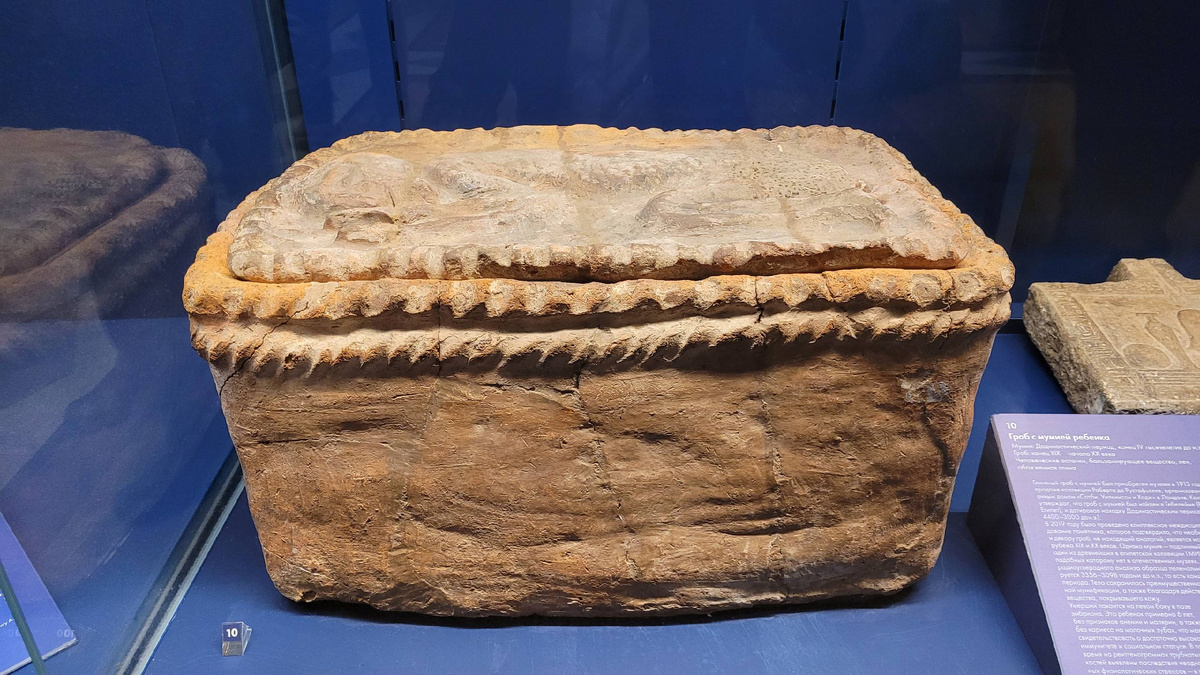 Детский саркофаг в египетском зале ГМИИ им. А. С. Пушкина 