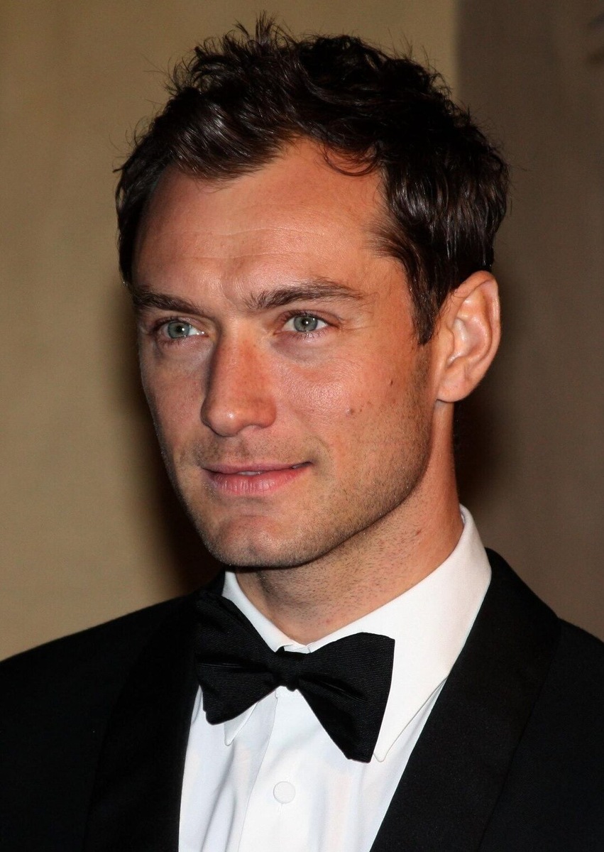 Дэвид Джуд Хейворт Лоу — британский актёр театра и кино, двукратный номинант на премию «Оскар». Один из самых востребованных актёров, совмещает работу в крупных франшизах с участием в авторском кино. Фото: Pinterest.com