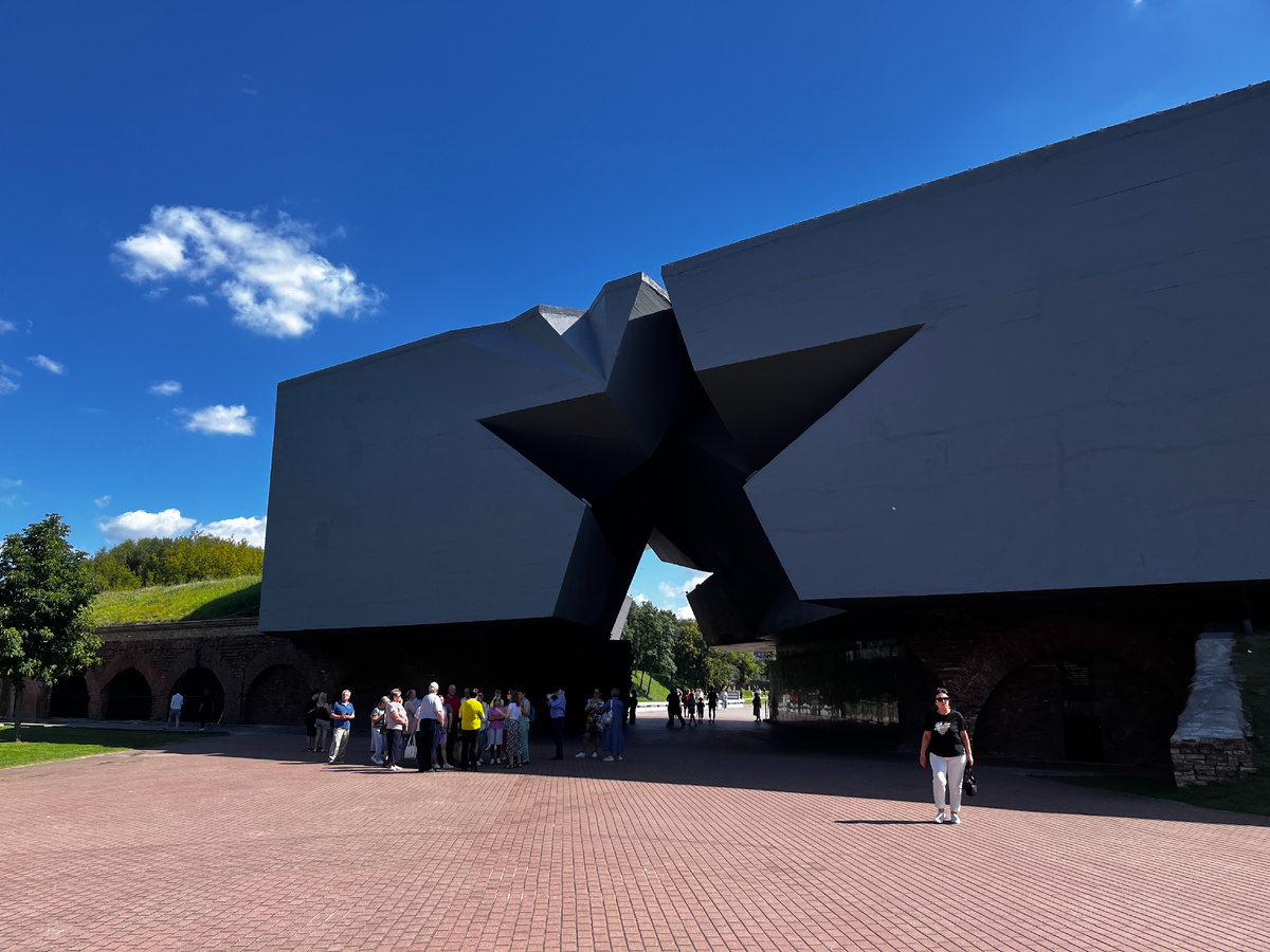 Главный вход "Звезда" в мемориальном комплексе "Брестская крепость‑герой", Брест, Беларусь
