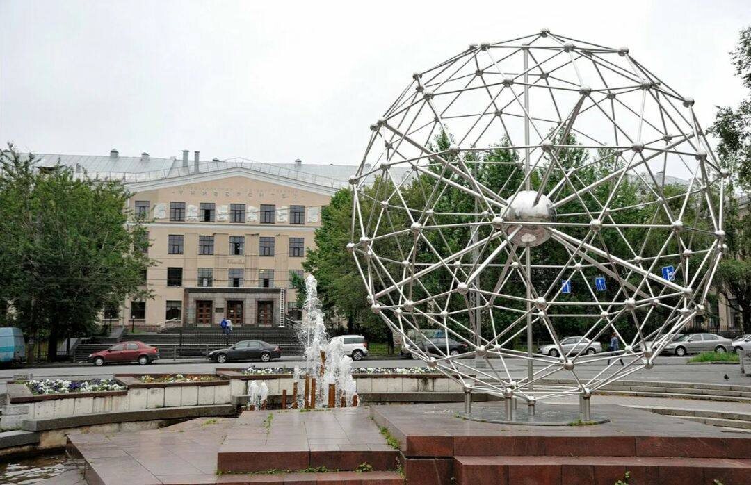 пямятник фуллерену в Петрозаводске