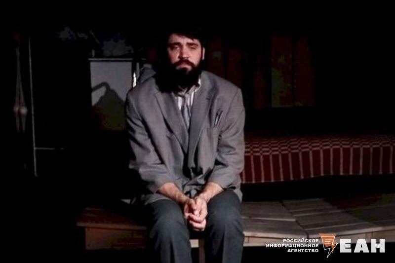    ЕАН. Антон Бутаков на сцене в роли Сергея Довлатова