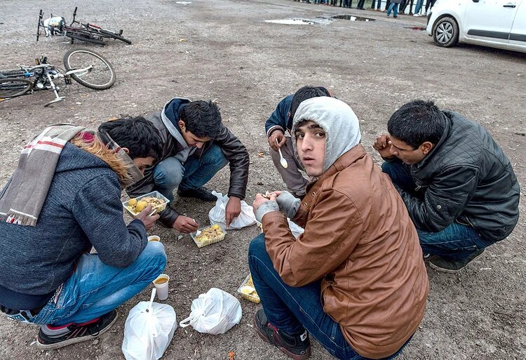 Лагерь для беженцев из стран Ближнего Востока во Франции. Все его обитатели мечтают поскорее попасть в благополучную Британию. Фото: GLOBAL LOOK PRESS.