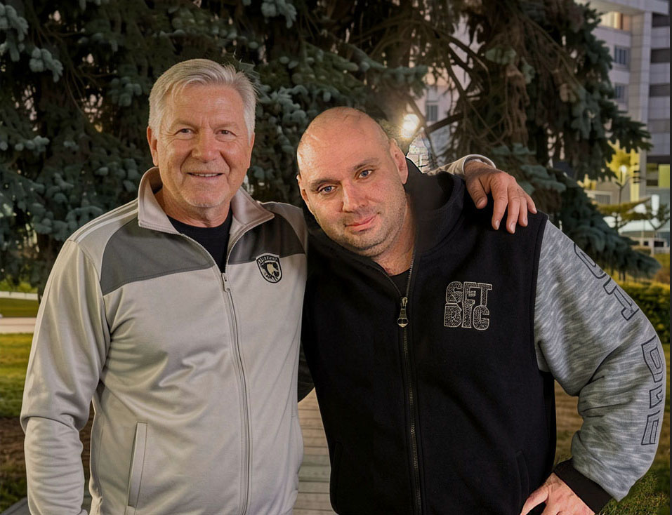 Алексей, мой товарищ, деловой партнёр. Он бывший акционер ЗАО "Коммерческий банк рыбного хозяйства" ("Рыбхозбанк"), созданный в далёком 1992 году. Алексей — математик, экономист. Стоял у истоков банковского дела не только Перми, но и страны. Сейчас совладелец строительной фирмы. Иногда тренируемся вместе в зале.